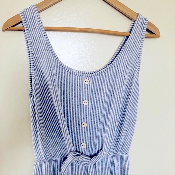 Caution To The Wind Blue & White Sleeveless Shorts Romper Size S Tie Waist - Picture 2 of 6